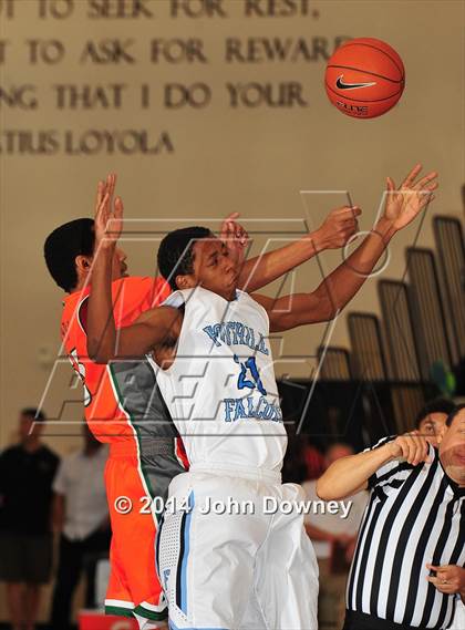 Thumbnail 1 in Poly @ Foothill (MaxPreps Holiday Classic) photogallery.