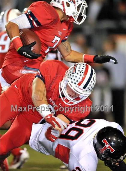 Thumbnail 3 in Tesoro vs. San Clemente (CIF SS Playoffs) photogallery.