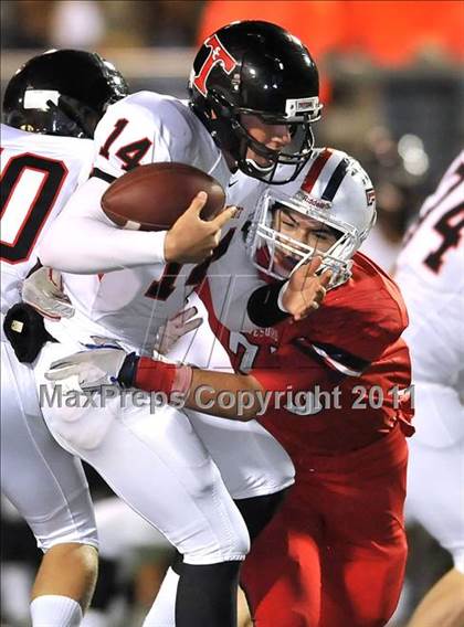 Thumbnail 2 in Tesoro vs. San Clemente (CIF SS Playoffs) photogallery.