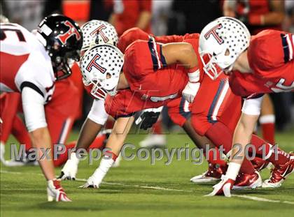 Thumbnail 2 in Tesoro vs. San Clemente (CIF SS Playoffs) photogallery.