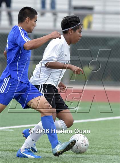Thumbnail 2 in Saddleback Valley Christian vs. Fillmore (CIF-SS D7 Final) photogallery.