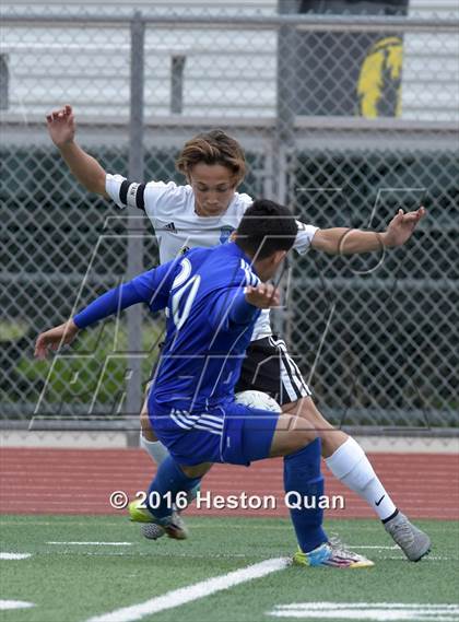 Thumbnail 3 in Saddleback Valley Christian vs. Fillmore (CIF-SS D7 Final) photogallery.