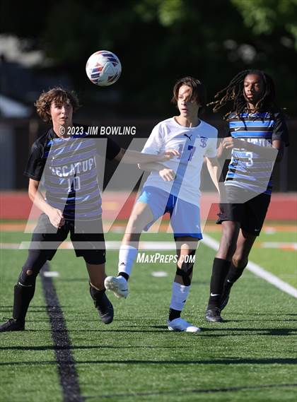 Thumbnail 1 in Decatur Eisenhower/MacArthur vs. St. Teresa photogallery.