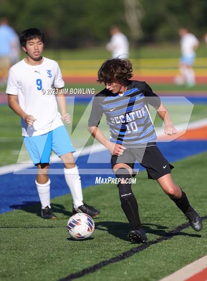 Thumbnail 1 in Decatur Eisenhower/MacArthur vs. St. Teresa photogallery.