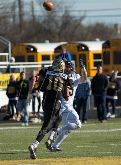 Thumbnail 2 in Big Spring vs Stephenville (UIL 3A D1 Regional Playoff) photogallery.