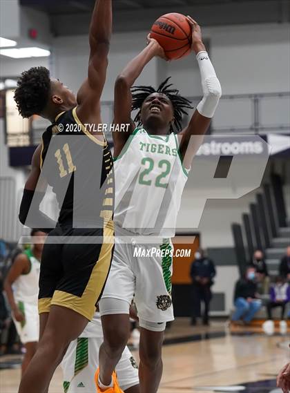 Thumbnail 2 in Indianapolis Crispus Attucks vs. Warren Central (Sneakers for Santa Shootout) photogallery.
