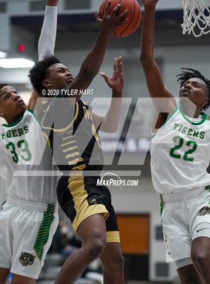 Thumbnail 1 in Indianapolis Crispus Attucks vs. Warren Central (Sneakers for Santa Shootout) photogallery.