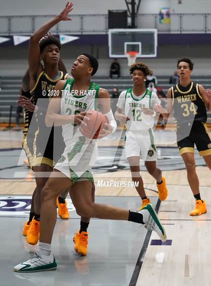 Thumbnail 3 in Indianapolis Crispus Attucks vs. Warren Central (Sneakers for Santa Shootout) photogallery.