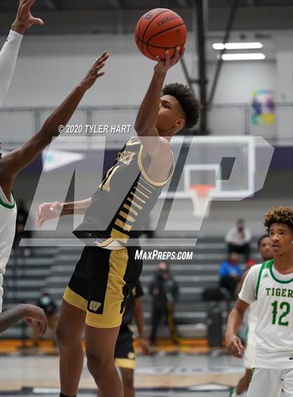 Thumbnail 3 in Indianapolis Crispus Attucks vs. Warren Central (Sneakers for Santa Shootout) photogallery.