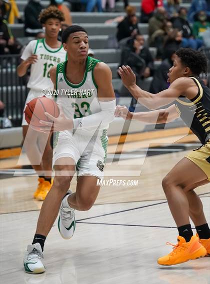 Thumbnail 3 in Indianapolis Crispus Attucks vs. Warren Central (Sneakers for Santa Shootout) photogallery.