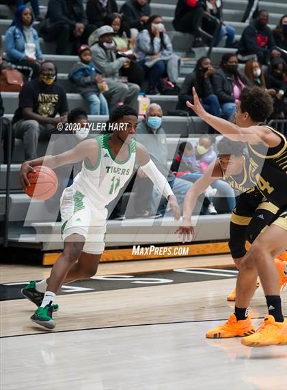 Thumbnail 3 in Indianapolis Crispus Attucks vs. Warren Central (Sneakers for Santa Shootout) photogallery.