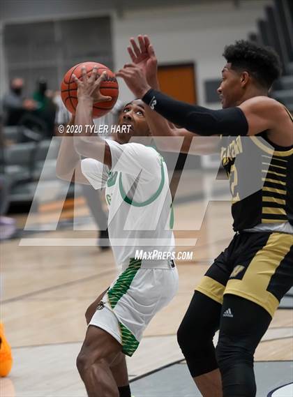 Thumbnail 2 in Indianapolis Crispus Attucks vs. Warren Central (Sneakers for Santa Shootout) photogallery.