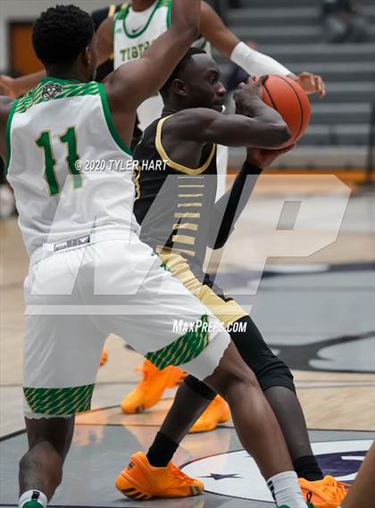 Thumbnail 3 in Indianapolis Crispus Attucks vs. Warren Central (Sneakers for Santa Shootout) photogallery.