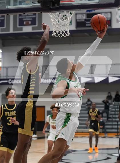 Thumbnail 3 in Indianapolis Crispus Attucks vs. Warren Central (Sneakers for Santa Shootout) photogallery.