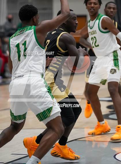 Thumbnail 2 in Indianapolis Crispus Attucks vs. Warren Central (Sneakers for Santa Shootout) photogallery.