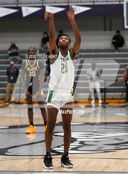 Thumbnail 3 in Indianapolis Crispus Attucks vs. Warren Central (Sneakers for Santa Shootout) photogallery.