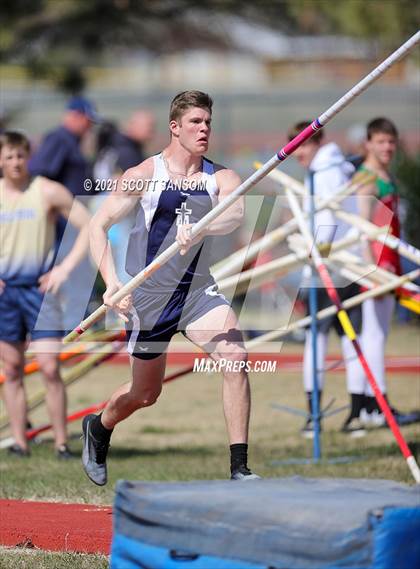 Thumbnail 1 in Phillipsburg Invitational Track Meet photogallery.