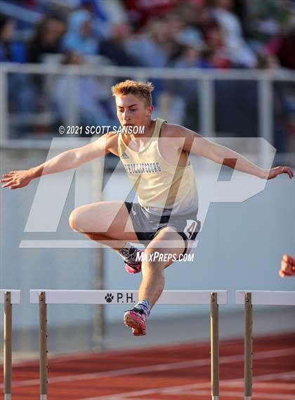 Thumbnail 2 in Phillipsburg Invitational Track Meet photogallery.