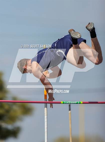Thumbnail 2 in Phillipsburg Invitational Track Meet photogallery.