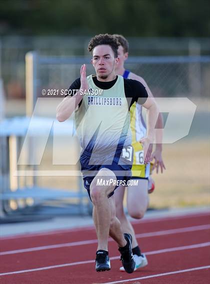 Thumbnail 2 in Phillipsburg Invitational Track Meet photogallery.