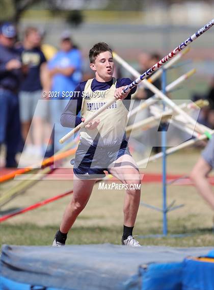 Thumbnail 1 in Phillipsburg Invitational Track Meet photogallery.