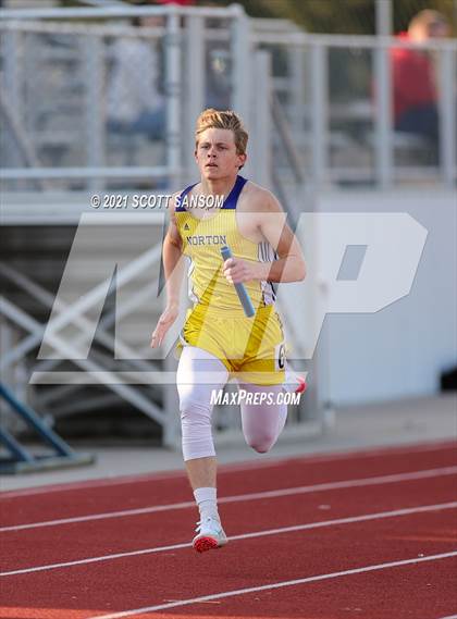 Thumbnail 2 in Phillipsburg Invitational Track Meet photogallery.