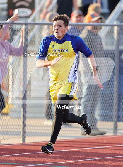 Thumbnail 3 in Phillipsburg Invitational Track Meet photogallery.