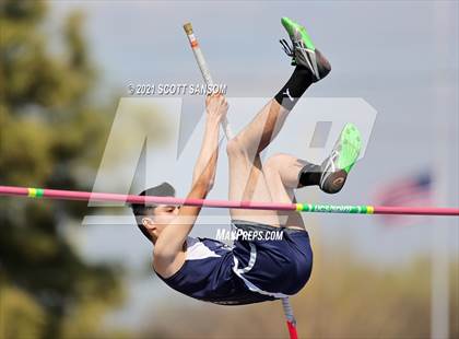 Thumbnail 2 in Phillipsburg Invitational Track Meet photogallery.