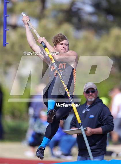 Thumbnail 1 in Phillipsburg Invitational Track Meet photogallery.