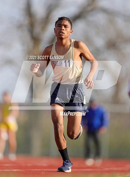 Thumbnail 2 in Phillipsburg Invitational Track Meet photogallery.