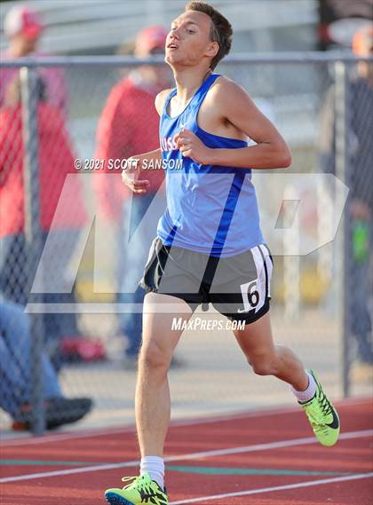 Thumbnail 3 in Phillipsburg Invitational Track Meet photogallery.