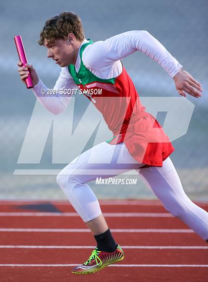 Thumbnail 2 in Phillipsburg Invitational Track Meet photogallery.