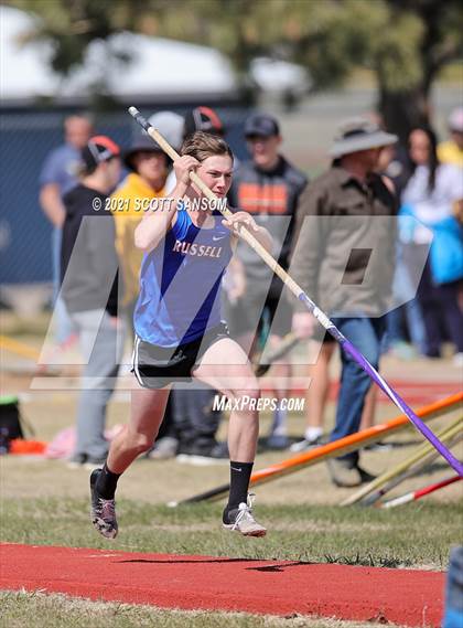 Thumbnail 2 in Phillipsburg Invitational Track Meet photogallery.