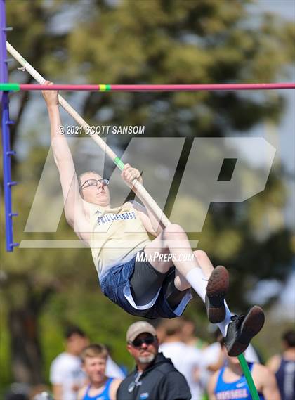 Thumbnail 3 in Phillipsburg Invitational Track Meet photogallery.