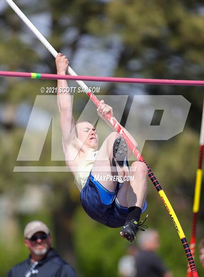 Thumbnail 1 in Phillipsburg Invitational Track Meet photogallery.