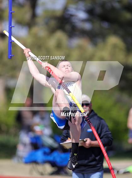 Thumbnail 2 in Phillipsburg Invitational Track Meet photogallery.