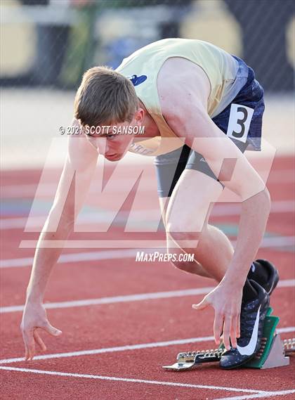 Thumbnail 1 in Phillipsburg Invitational Track Meet photogallery.