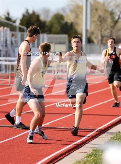 Thumbnail 3 in Phillipsburg Invitational Track Meet photogallery.