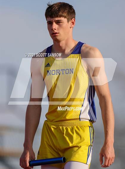Thumbnail 2 in Phillipsburg Invitational Track Meet photogallery.