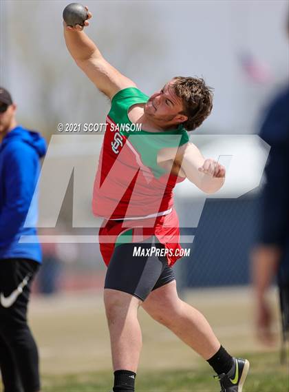 Thumbnail 2 in Phillipsburg Invitational Track Meet photogallery.