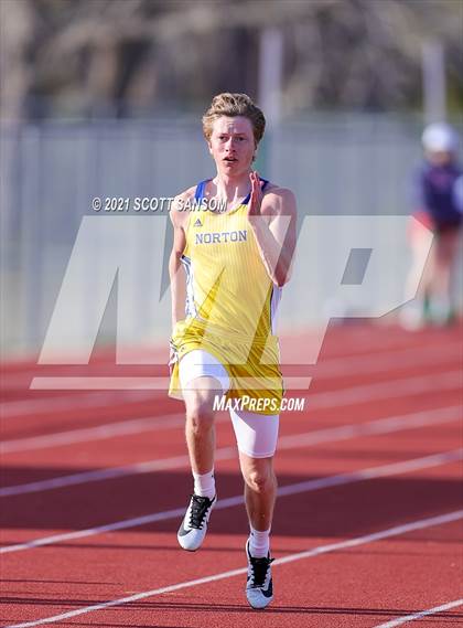 Thumbnail 3 in Phillipsburg Invitational Track Meet photogallery.
