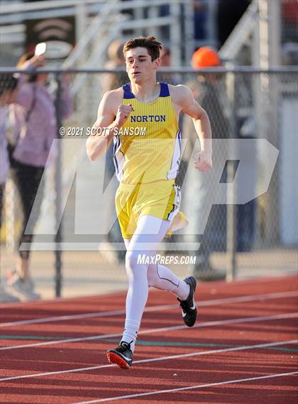 Thumbnail 2 in Phillipsburg Invitational Track Meet photogallery.