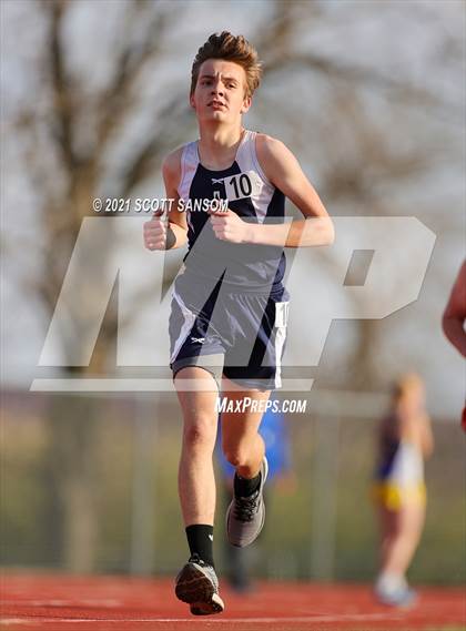 Thumbnail 2 in Phillipsburg Invitational Track Meet photogallery.