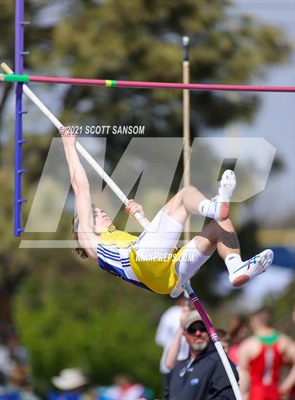Thumbnail 1 in Phillipsburg Invitational Track Meet photogallery.