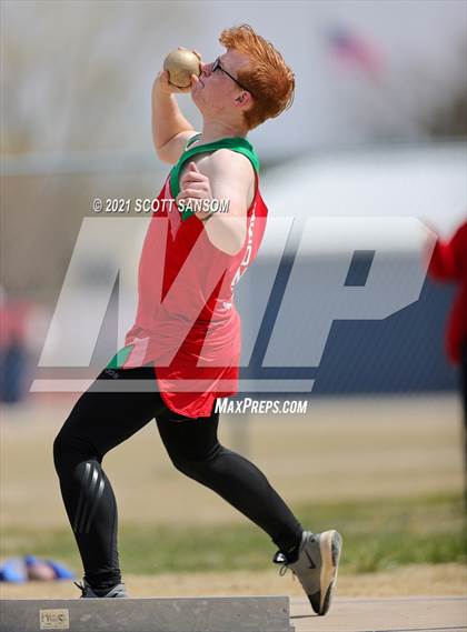 Thumbnail 3 in Phillipsburg Invitational Track Meet photogallery.