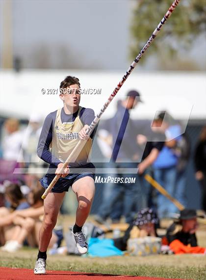 Thumbnail 3 in Phillipsburg Invitational Track Meet photogallery.