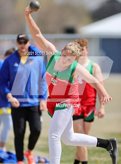 Thumbnail 1 in Phillipsburg Invitational Track Meet photogallery.