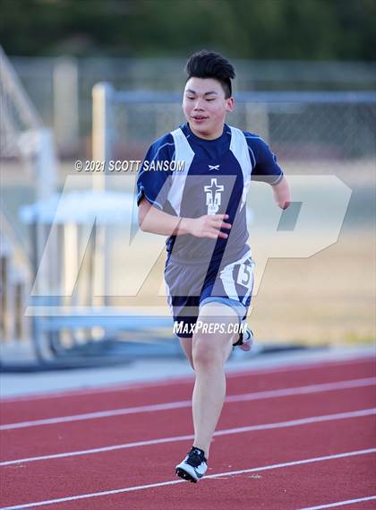 Thumbnail 2 in Phillipsburg Invitational Track Meet photogallery.