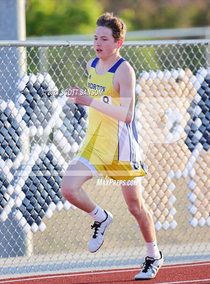 Thumbnail 3 in Phillipsburg Invitational Track Meet photogallery.