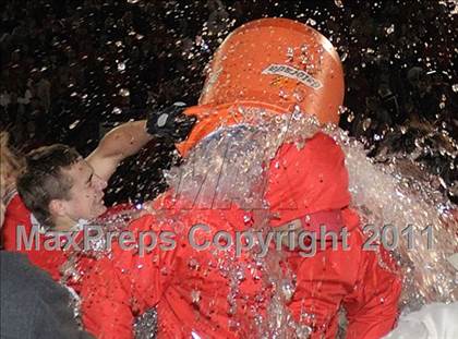 Thumbnail 3 in Kenton vs. Norwayne (OHSAA D4 Final) photogallery.